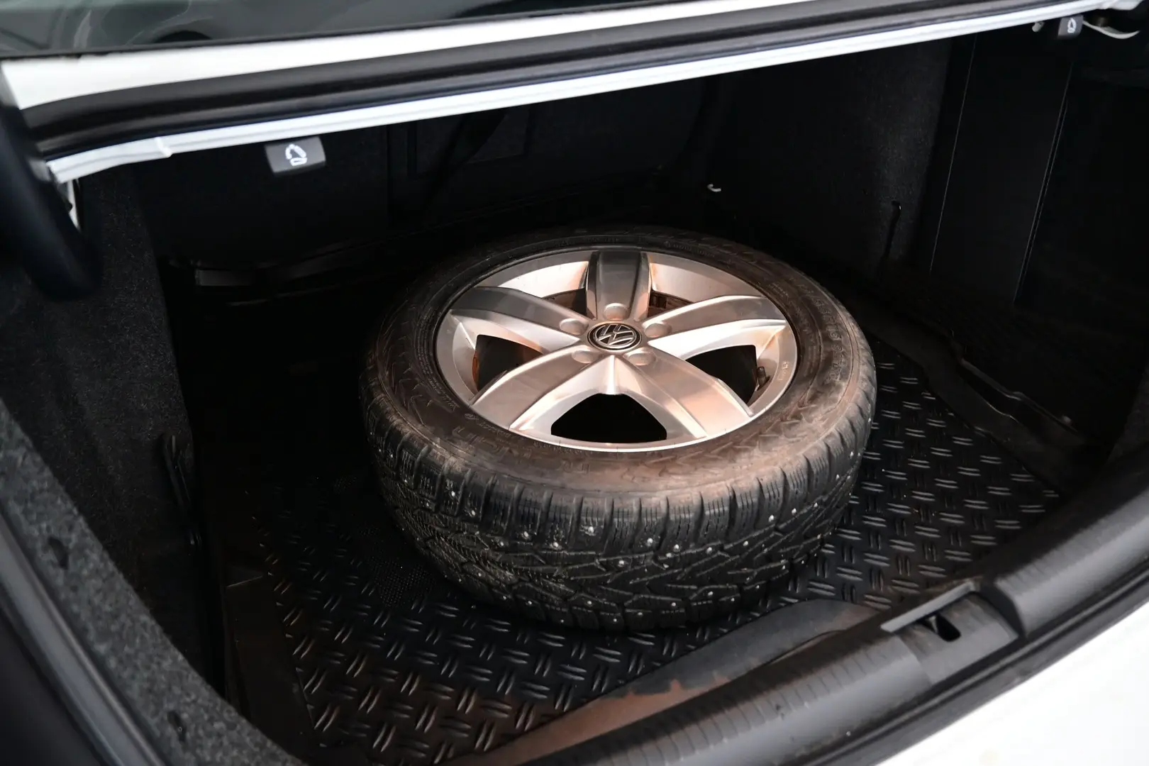 Car Image - 6NVBsqQZGOzp2uiCfmhnqj