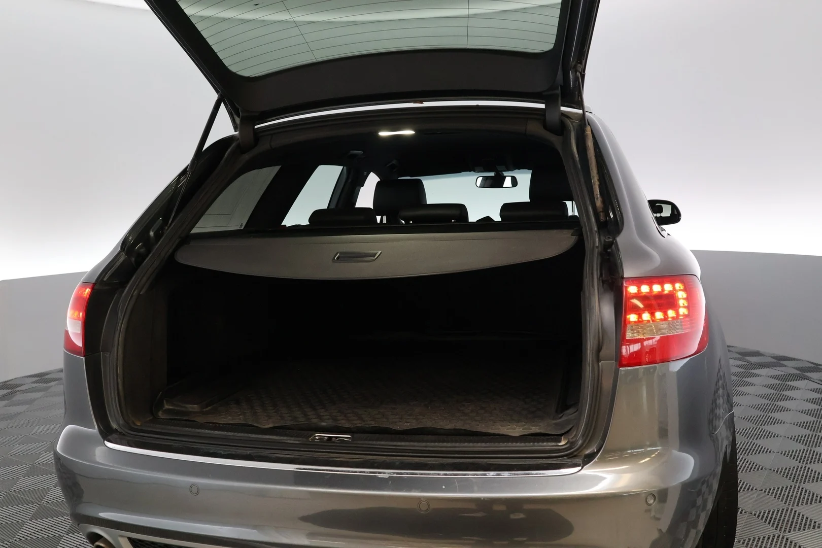 Car Image - 7DwAGL4Xro4AuStR9PPRew