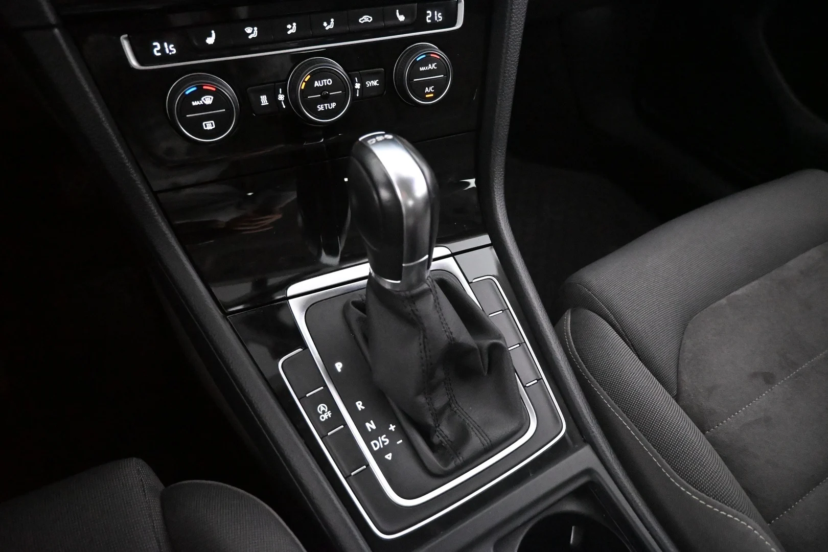 Car Image - 2Zxz7j1ddcHG8kEoZDGRNn