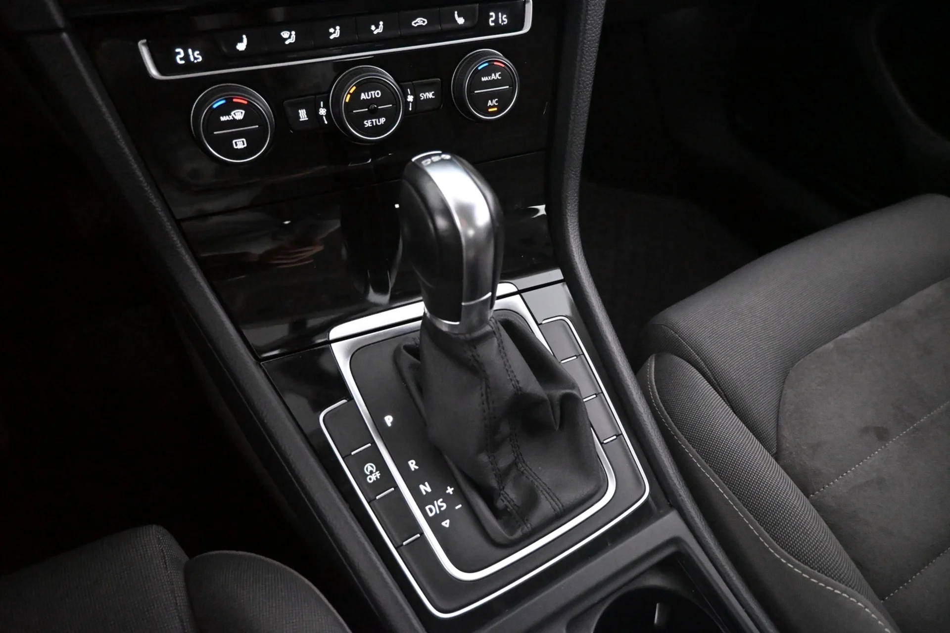 Car Image - 2Zxz7j1ddcHG8kEoZDGRNn