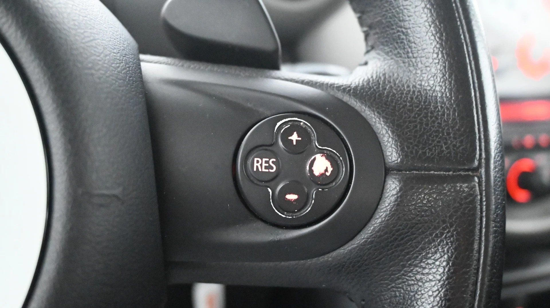Car Image - 7L4JUNeMY1B3FzBmq14IlO
