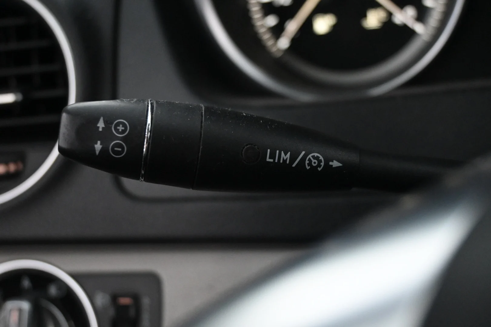 Car Image - 3nvs5tVAdvJrONIVIP0JfA