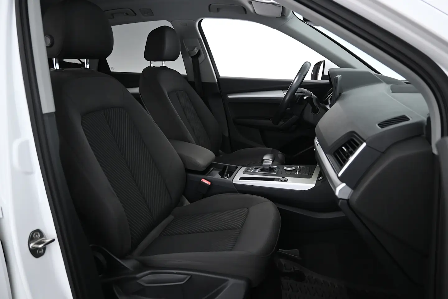 Car Image - 2CnLq8KtMV1dU9yyAWlHMA