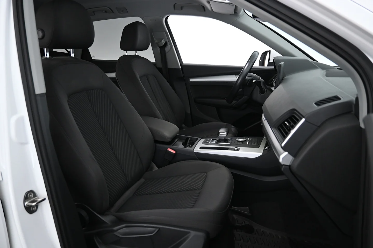 Car Image - 2CnLq8KtMV1dU9yyAWlHMA
