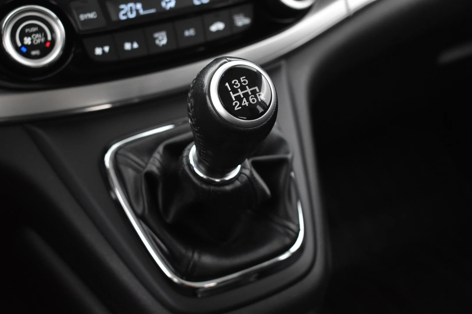 Car Image - CCUb7pSTLP8zApdXxnfbw