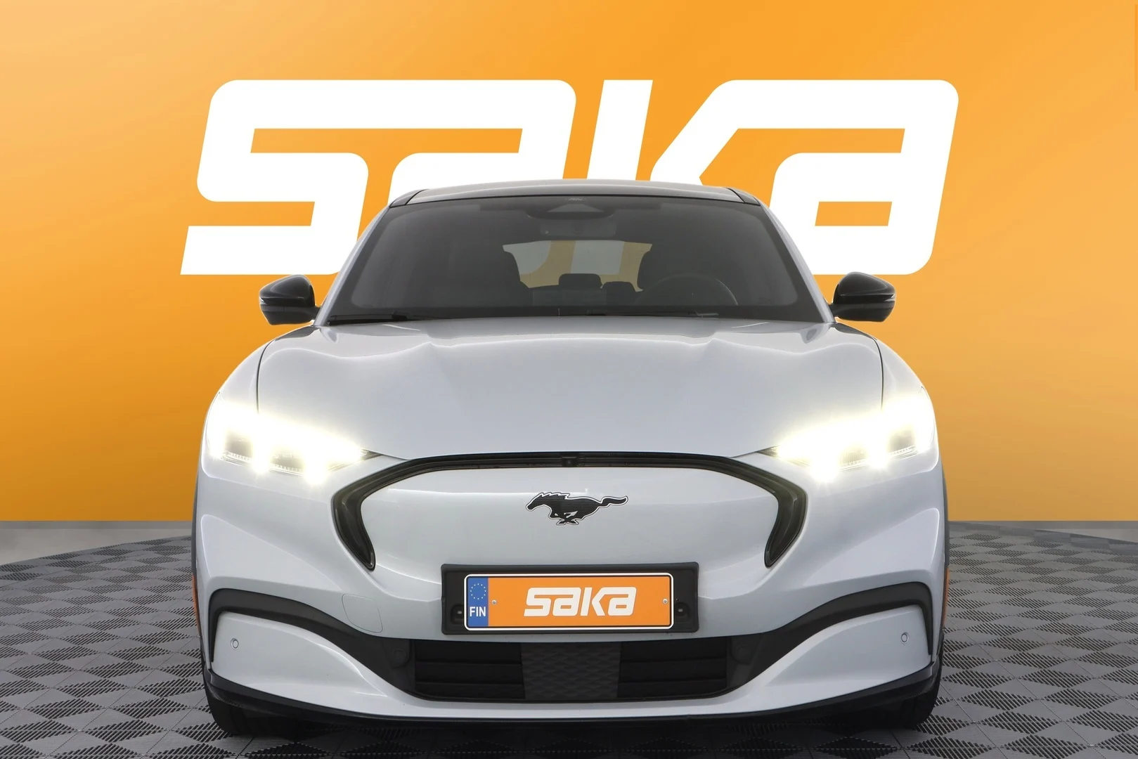 Car Image - 5PbwcrcFGJYB8HZouxb8PT