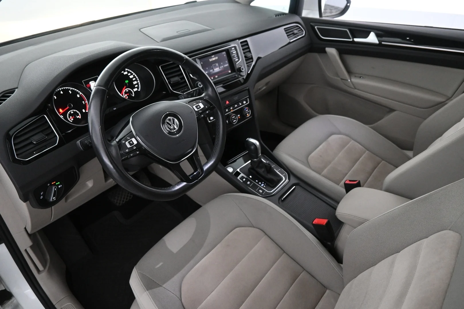 Car Image - 6TzFRlAxrUbICnKNZ7h26i