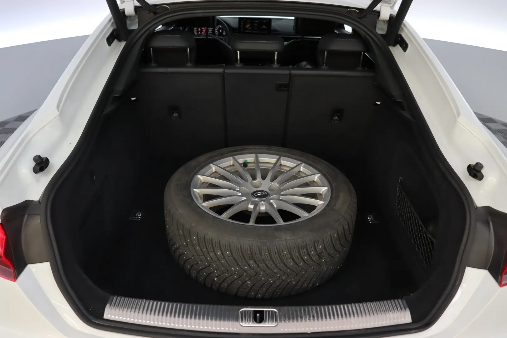 Car Image - 6m4IJN7eb8D6ebcQrba69Q