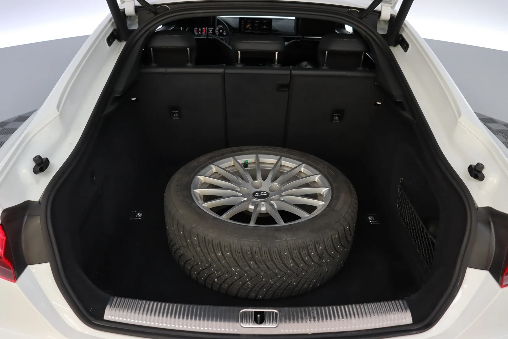 Car Image - 6m4IJN7eb8D6ebcQrba69Q