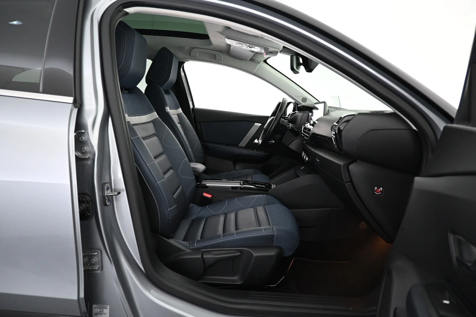 Car Image - 4N1iPnB84eLm27zmHm2irz