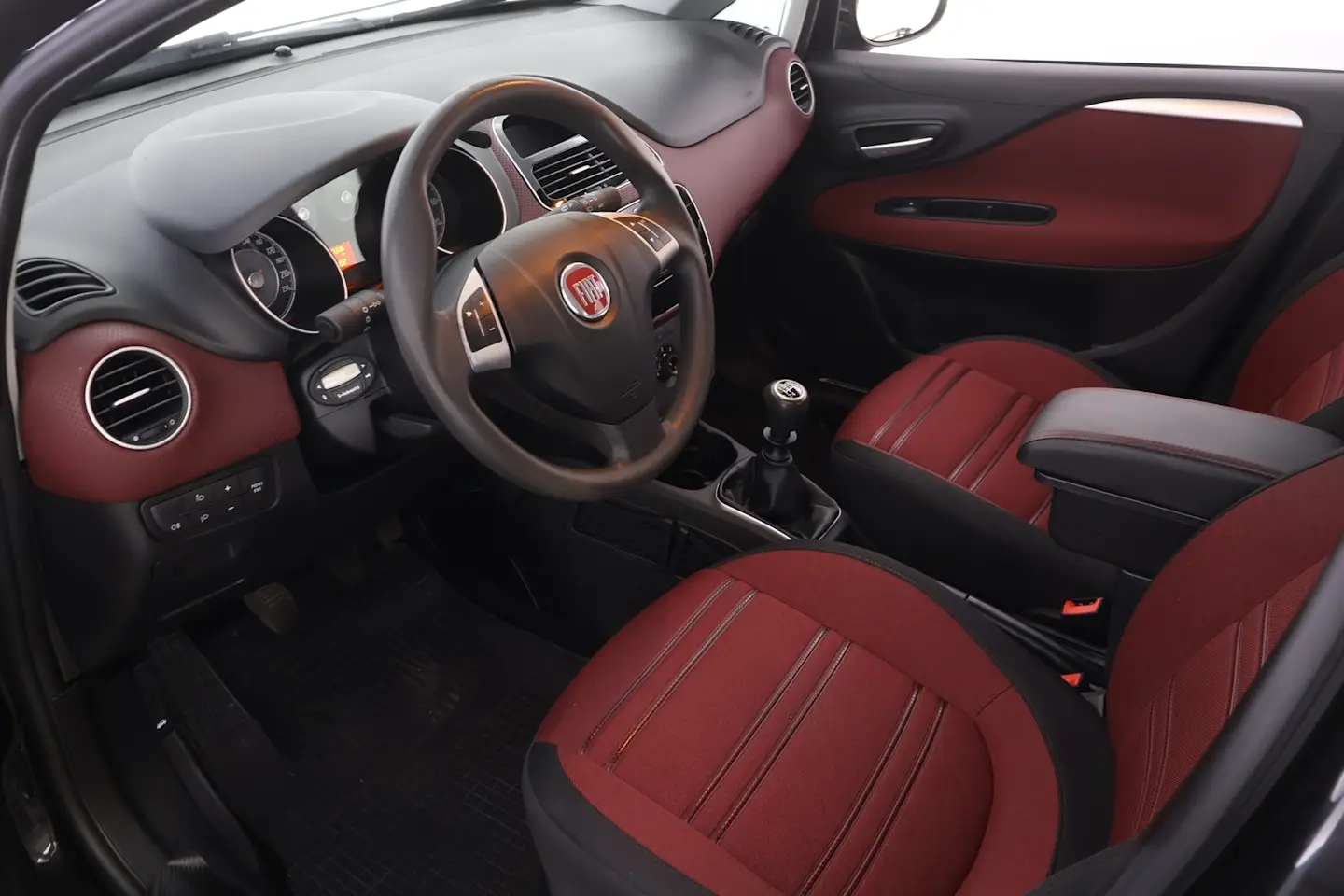 Car Image - 5kfJR8EPxqcgbOYHhPy41E