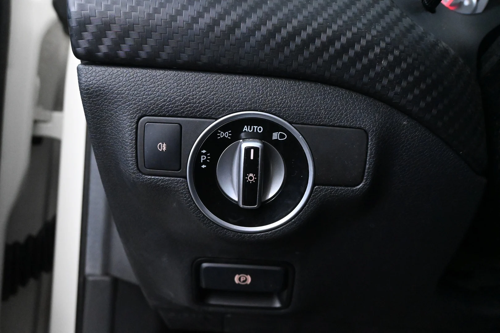 Car Image - 67bOpQbH9yjN8YIsHgBWdF