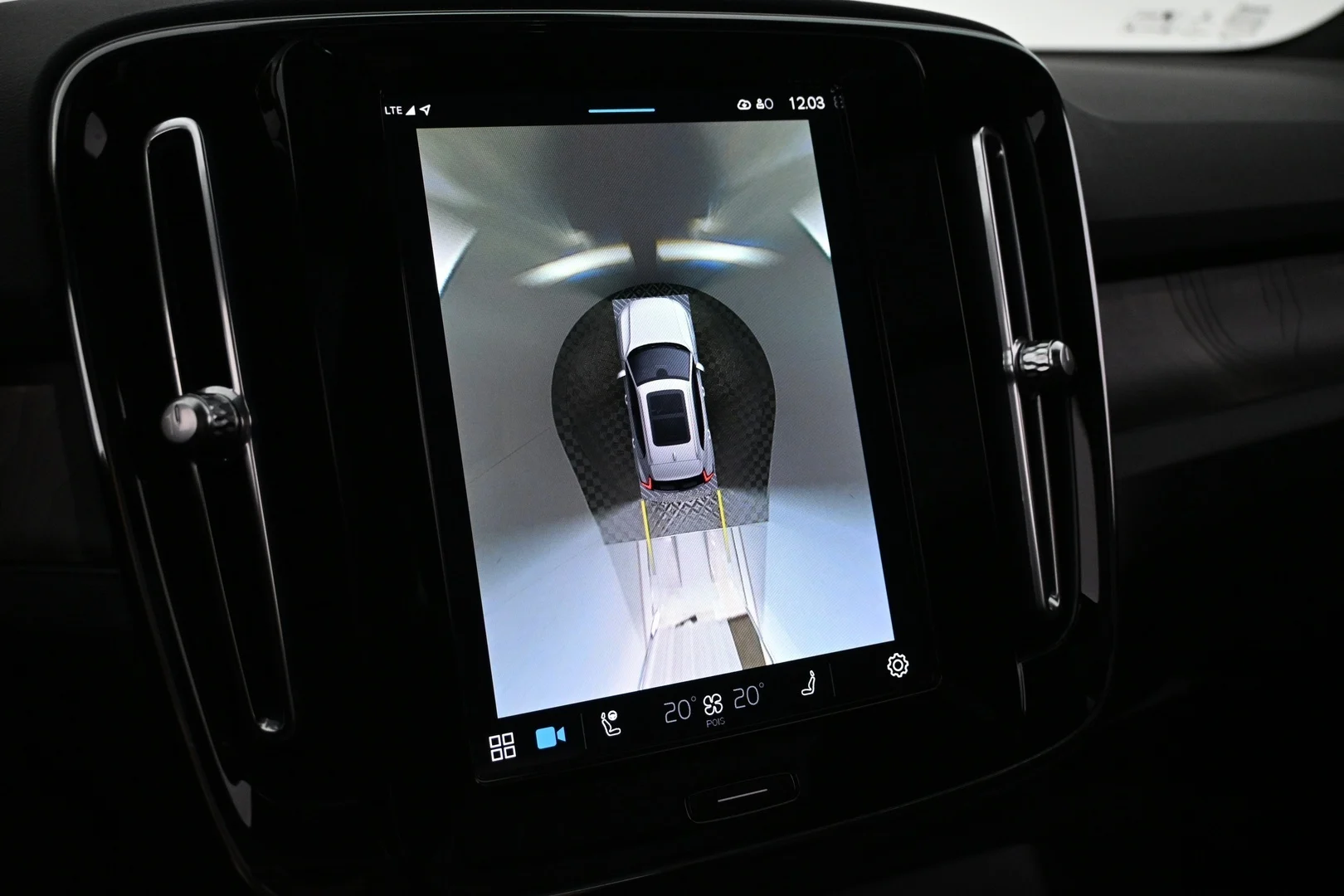 Car Image - 49n82wHPj0yv3IRcavJPNp