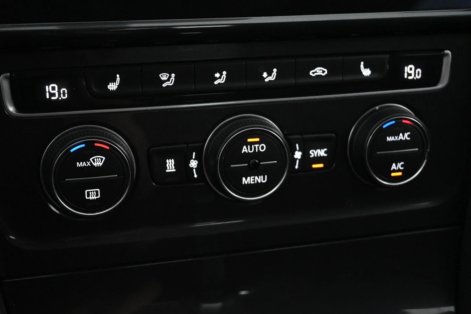 Car Image - 4Tvu7Xsk1TBDQnAc6LTXm4