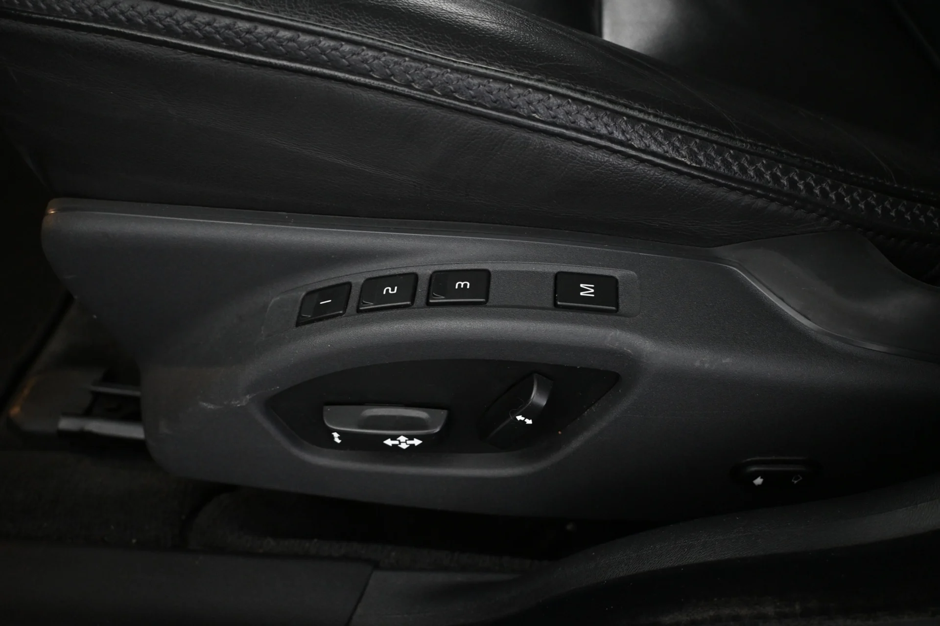 Car Image - 1nSuv9h44EyVXNWCzedXk4