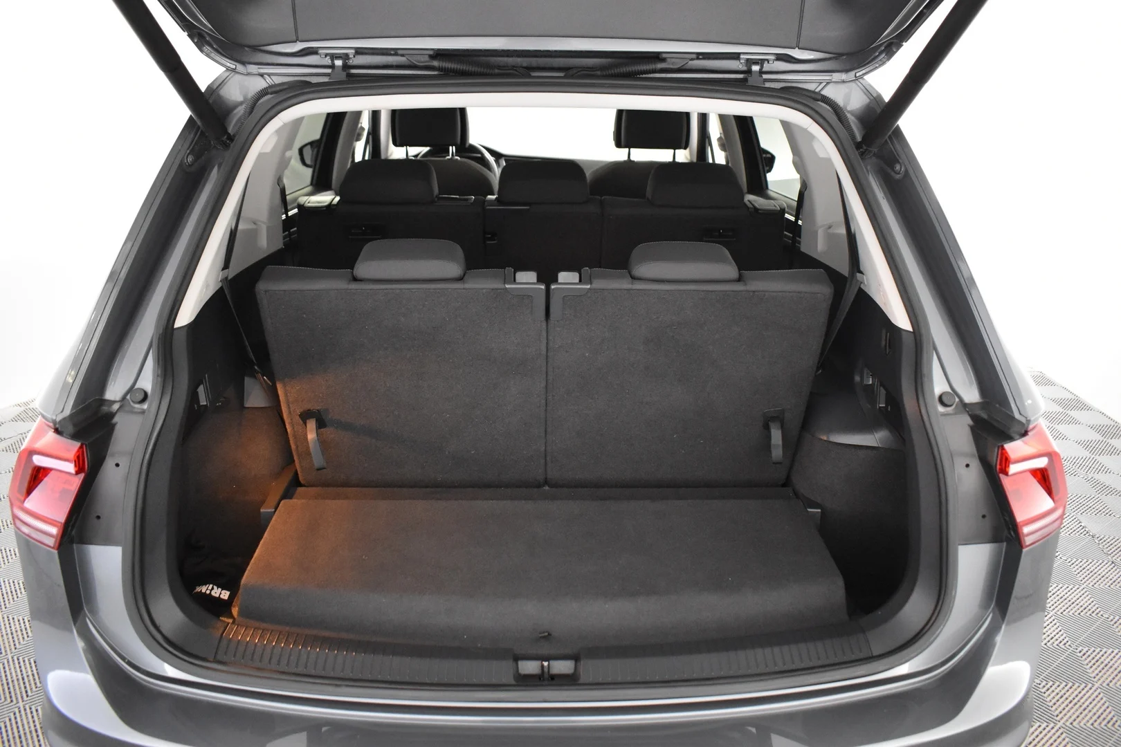 Car Image - 3jR8K6SW5rgGjlHZPwtBFL