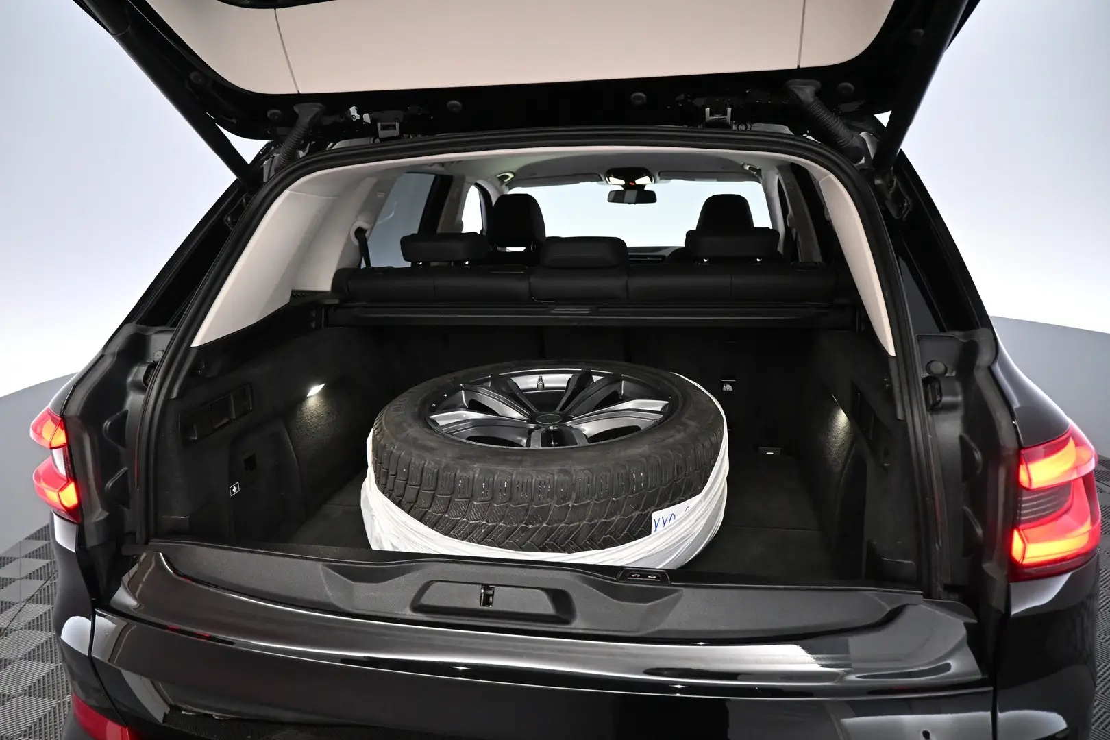 Car Image - 72XWkjsm64q9QIALE7KKsM