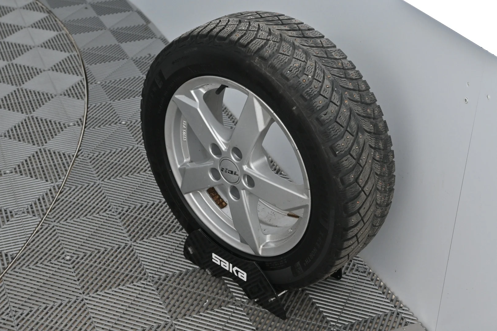 Car Image - 3k7qavMsr4cNDD8FSuWIV6