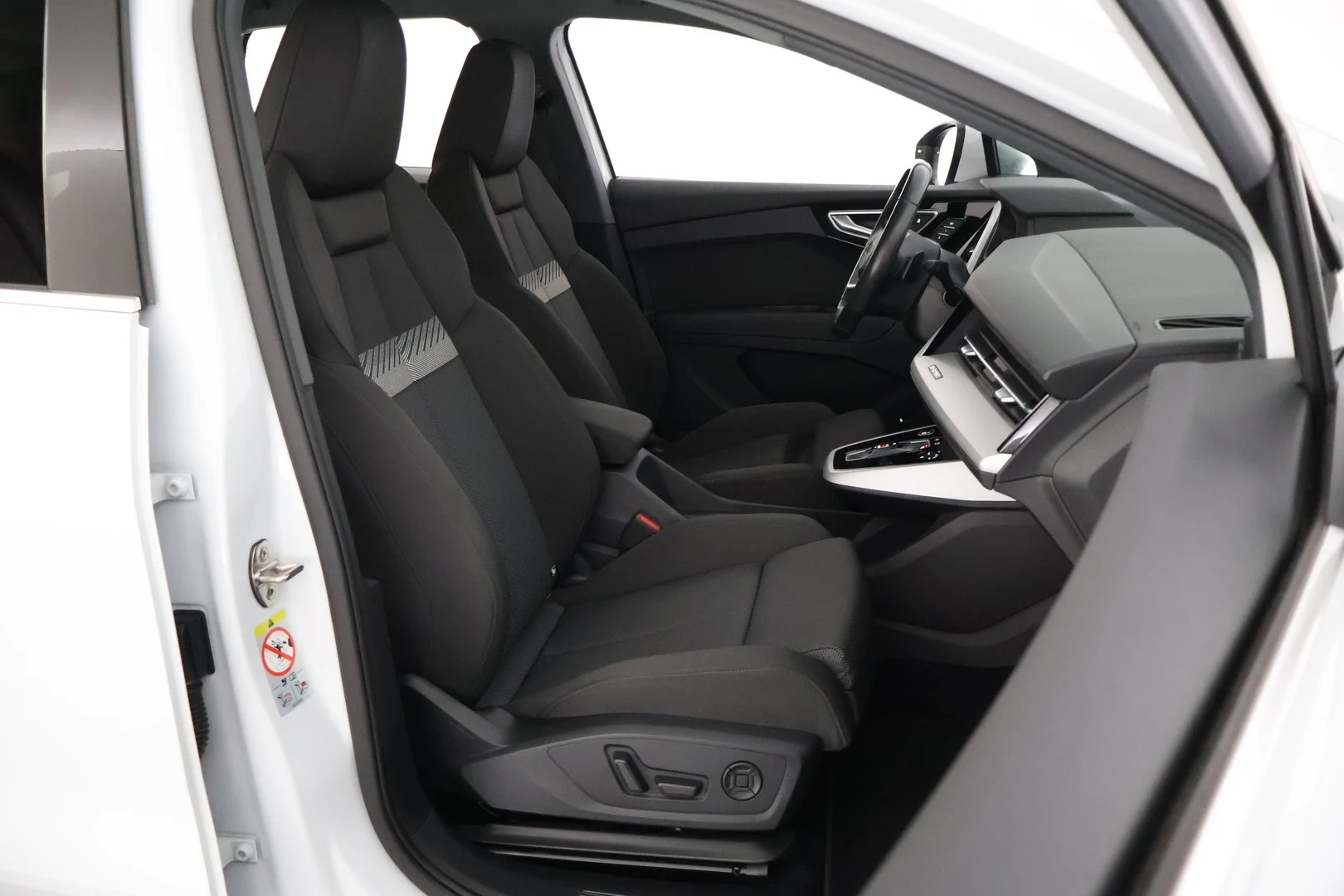 Car Image - 19KV4wkYGcUvCvzCymyNt6