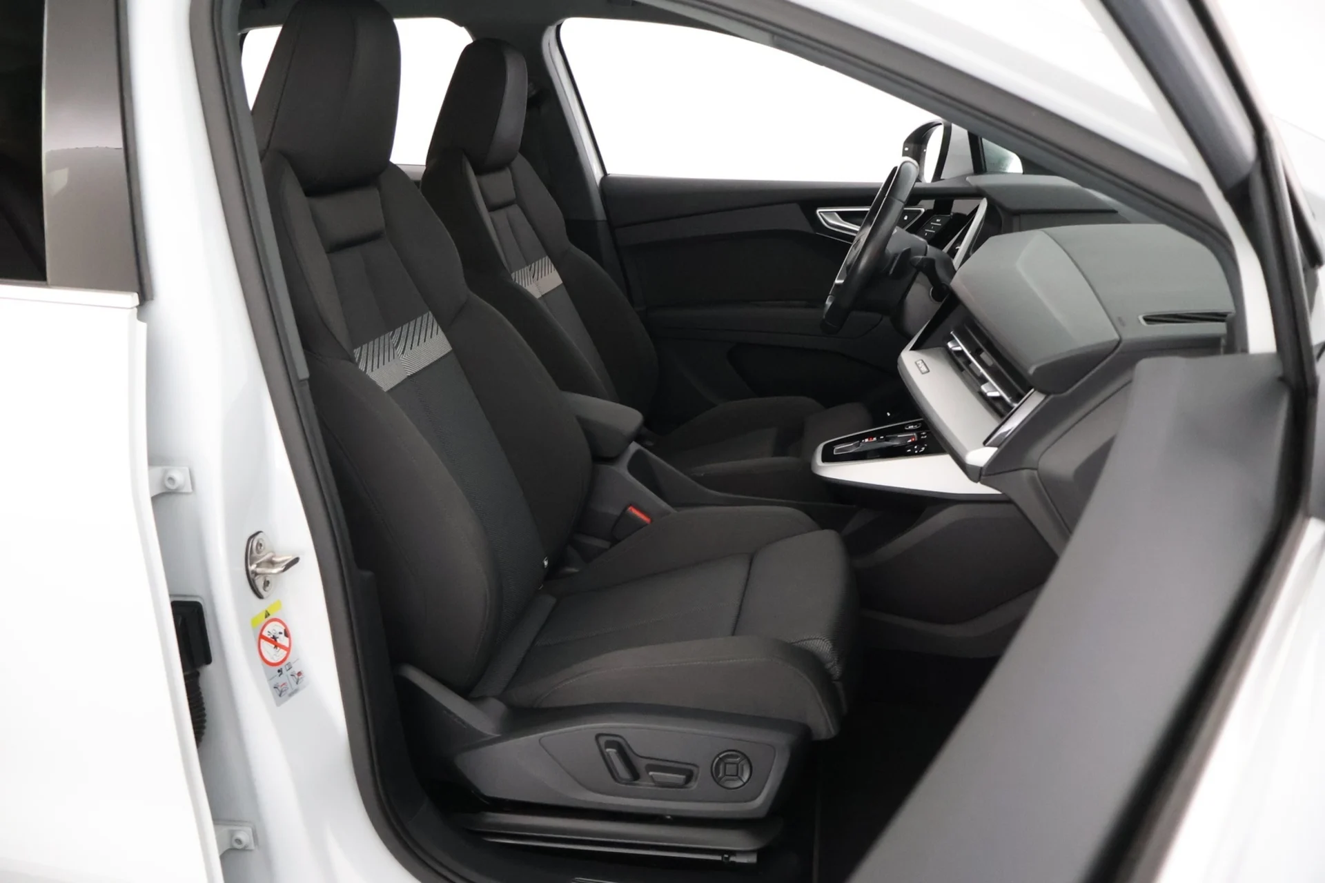 Car Image - 19KV4wkYGcUvCvzCymyNt6