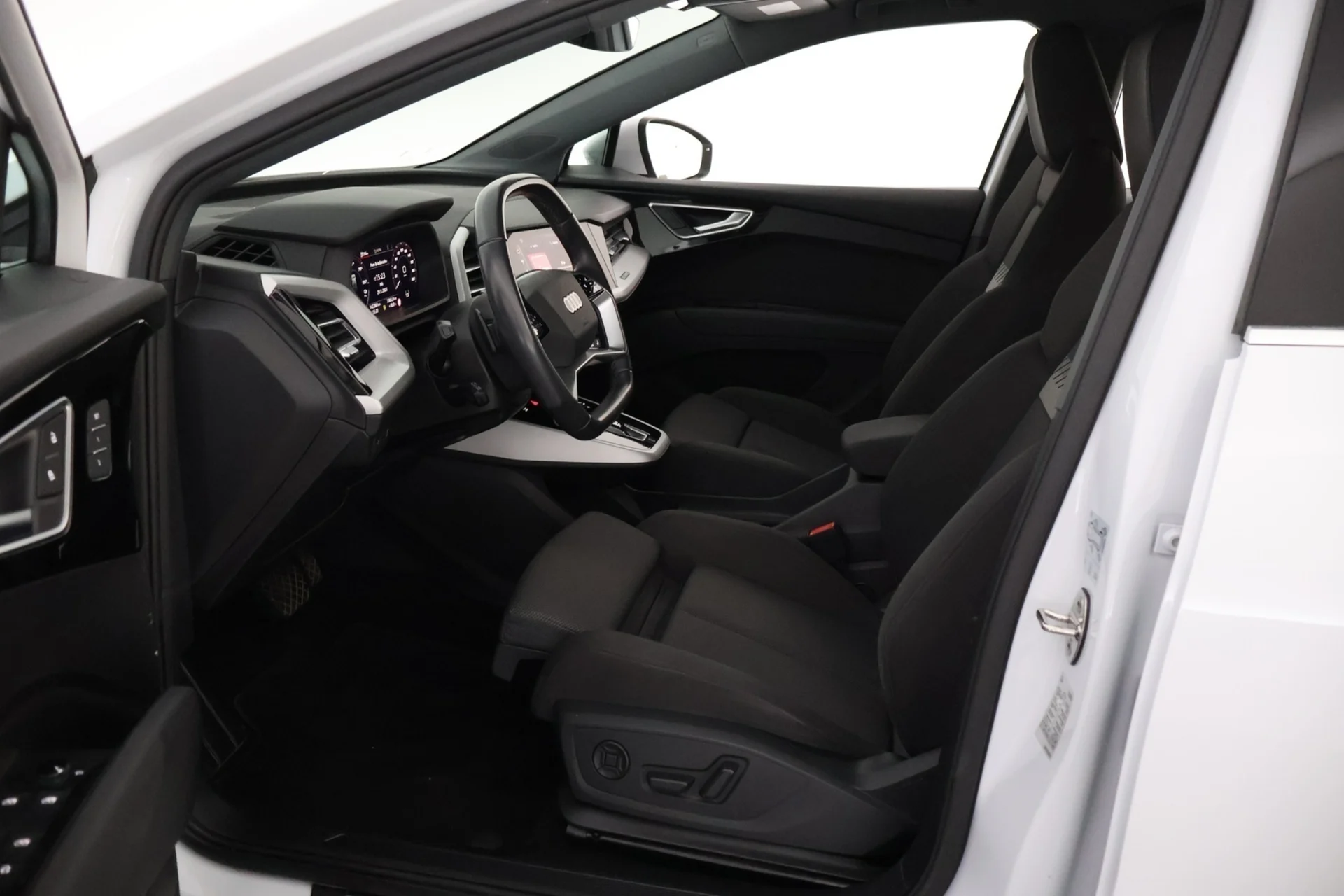 Car Image - 19KV4wkYGcUvCvzCymyNt6