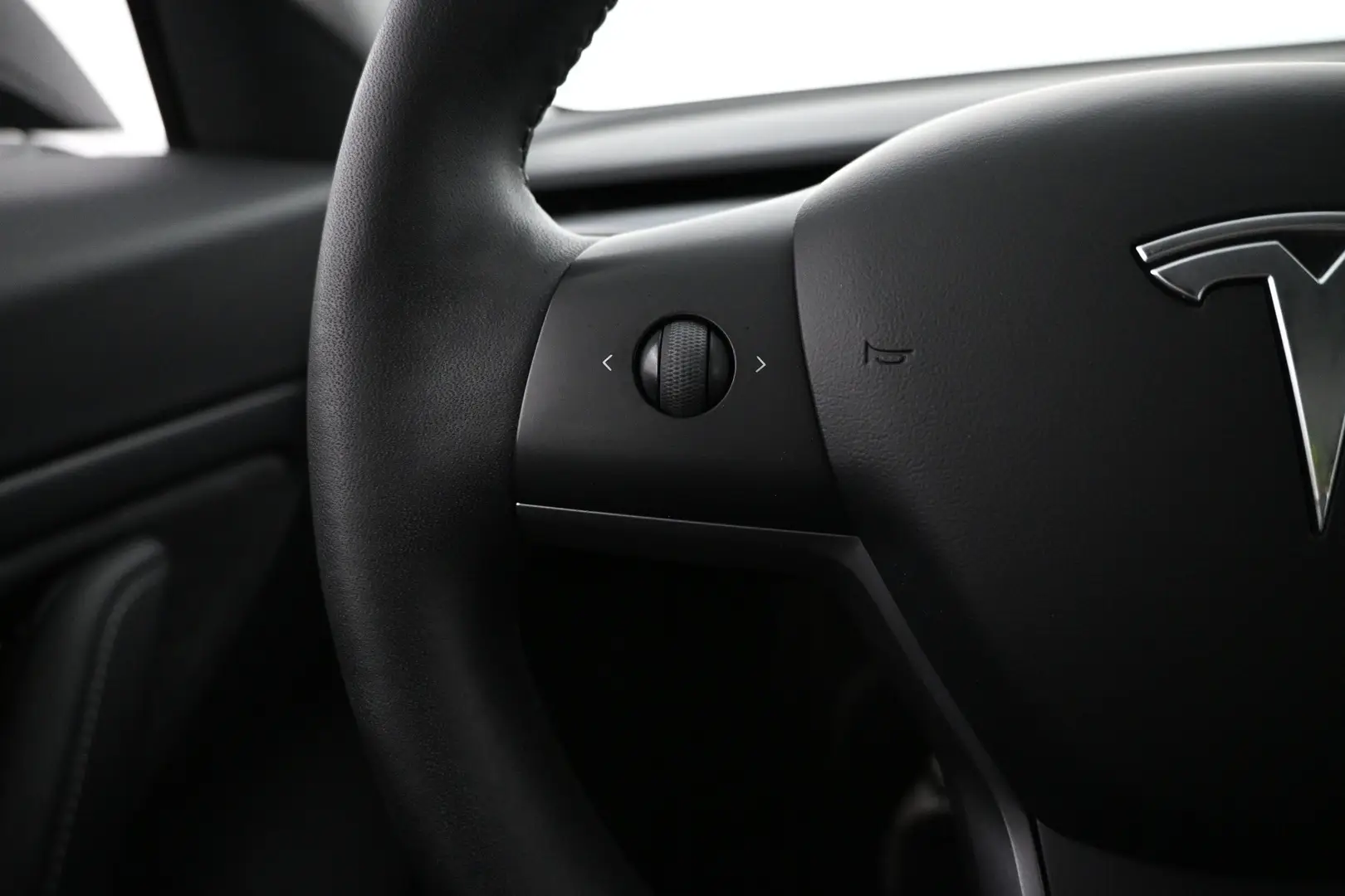 Car Image - 5AHX0tp3x9fn8yA6UIH9PW