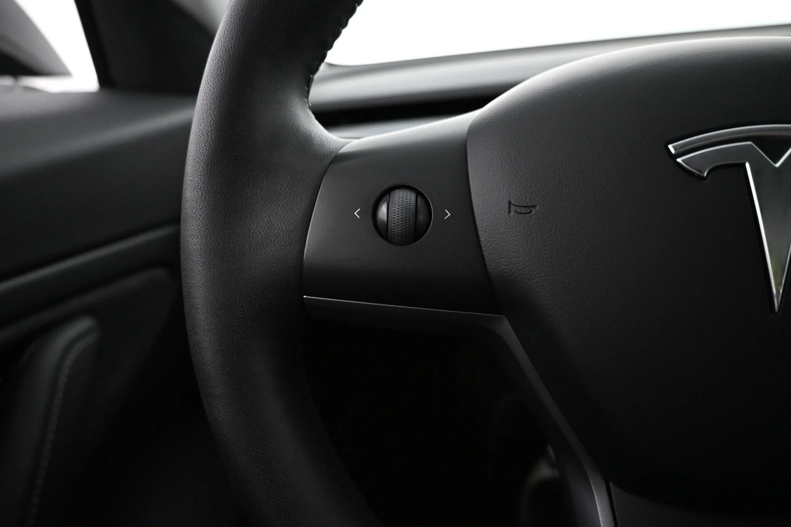 Car Image - 5AHX0tp3x9fn8yA6UIH9PW