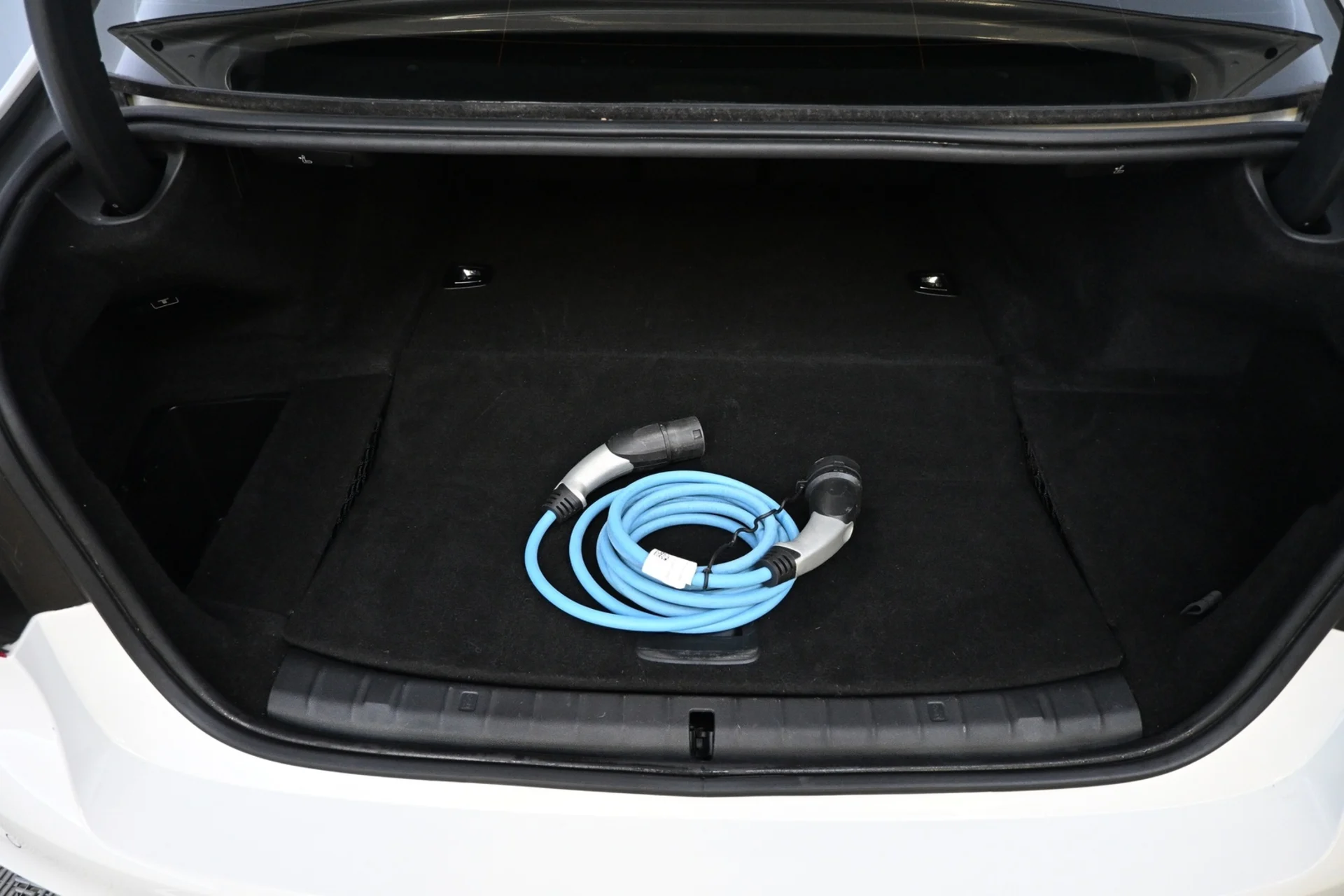 Car Image - w4ZiJsOQSSAexWxGYlANh