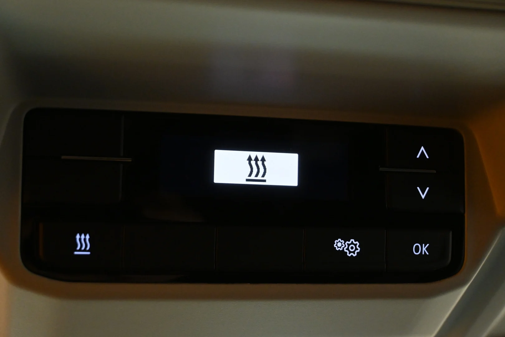Car Image - 1moh1V8PVSxfB8KJ8JW7fZ