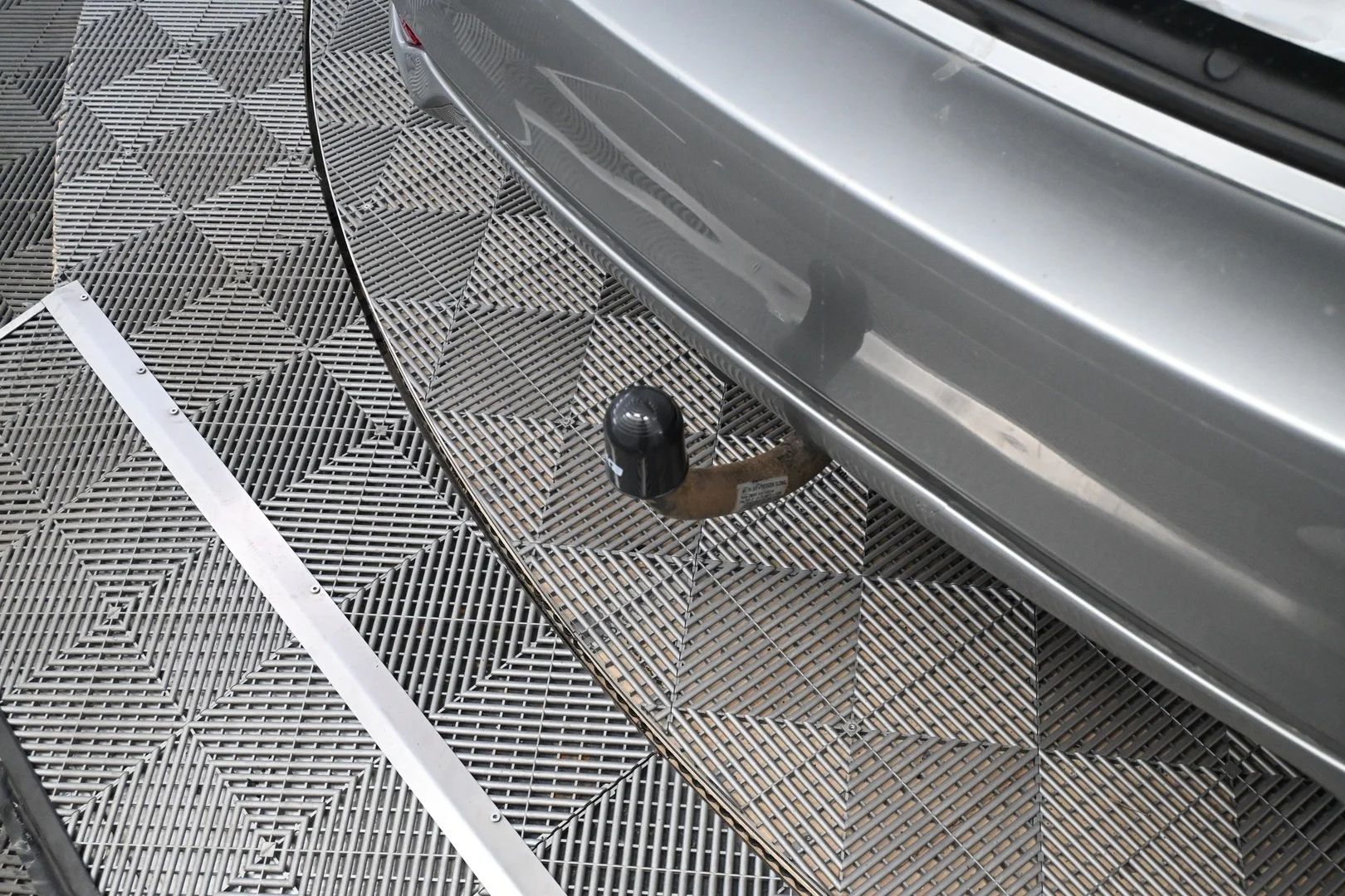 Car Image - 1NjIemOTeLSmUeL9CE1dx1