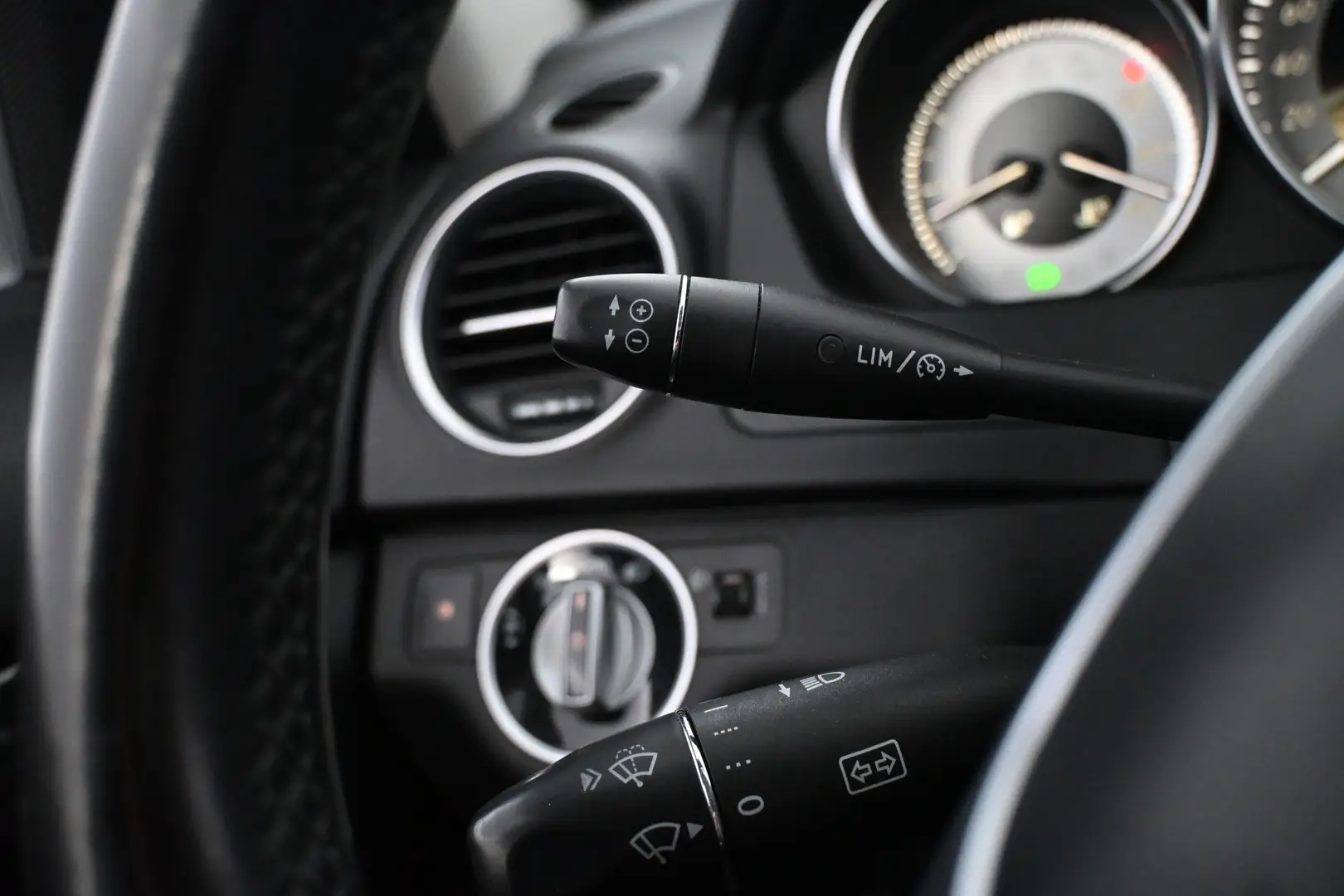Car Image - 8ytHJv8RnUQdaM214sYfx