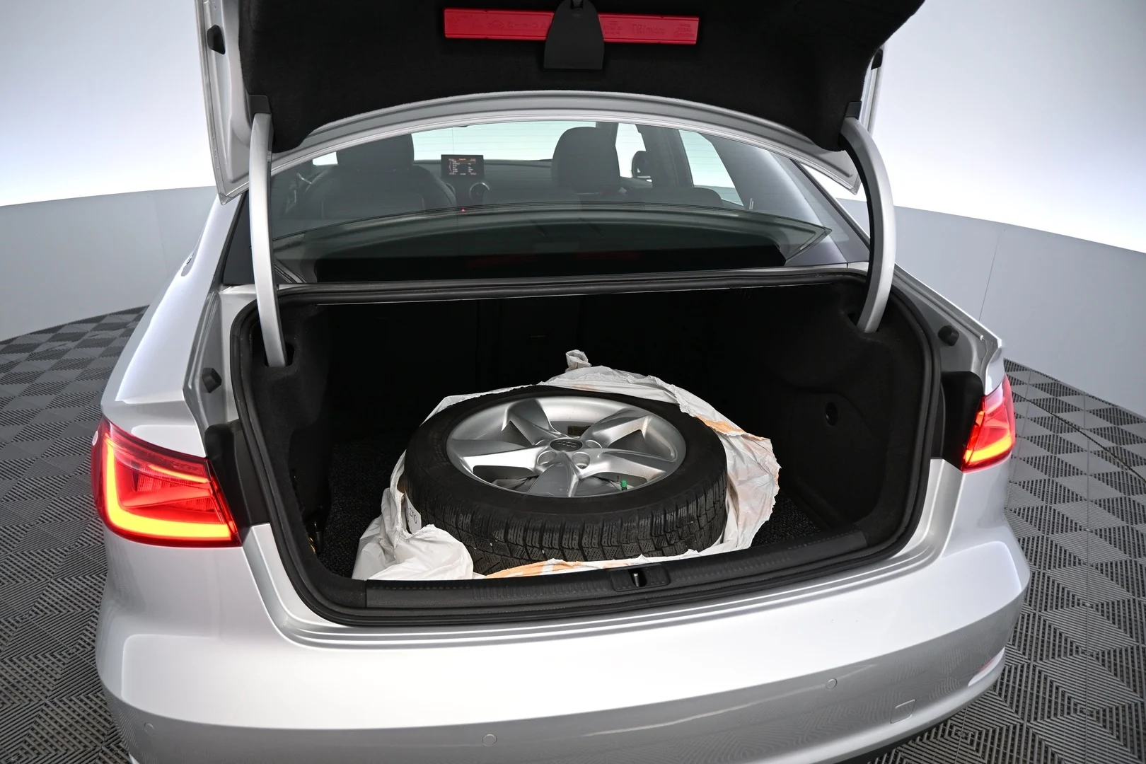 Car Image - 4xtEjQd8MLzcYWniEa9cl1