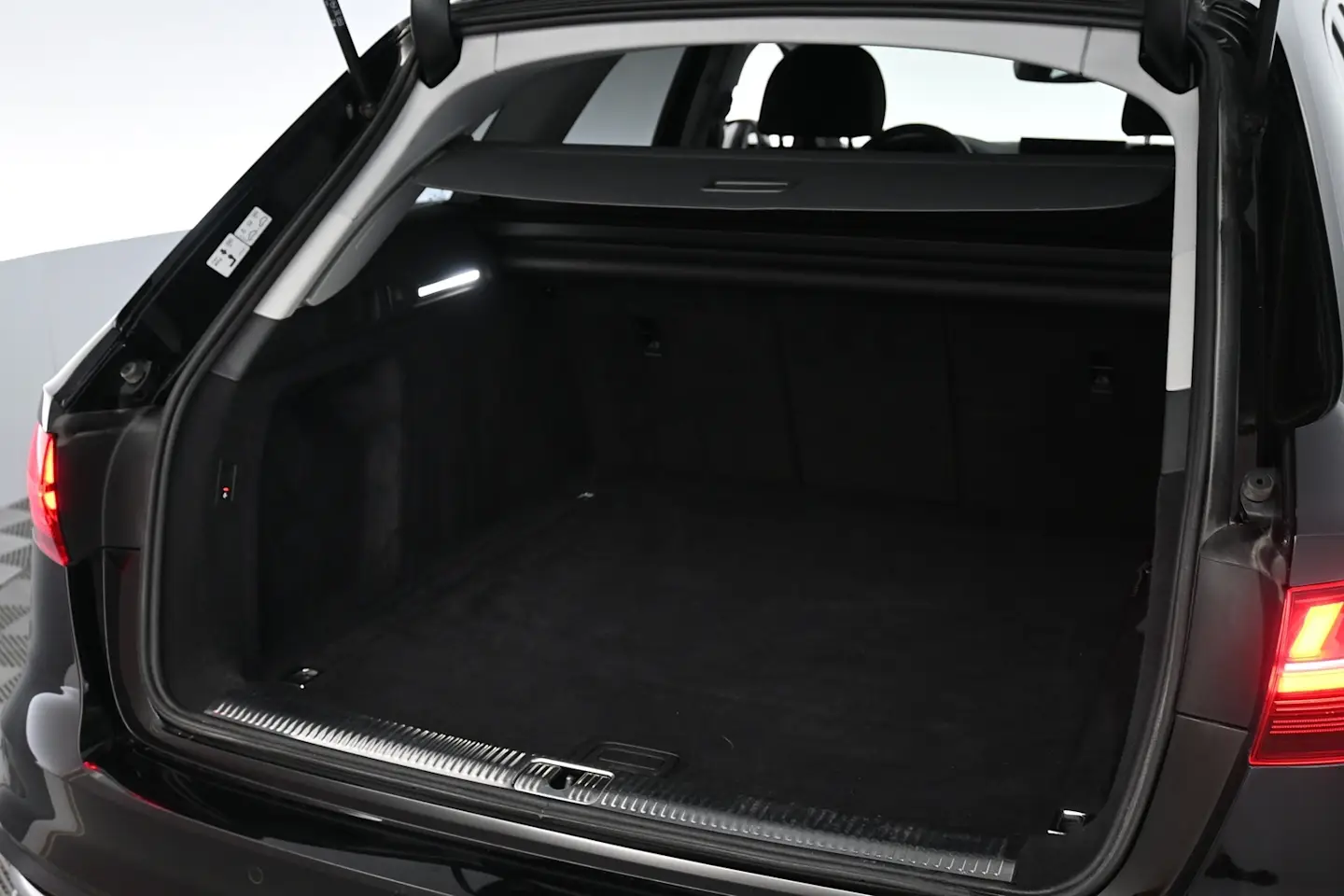 Car Image - 5pocurbbGsm6bKBR0kmsOE