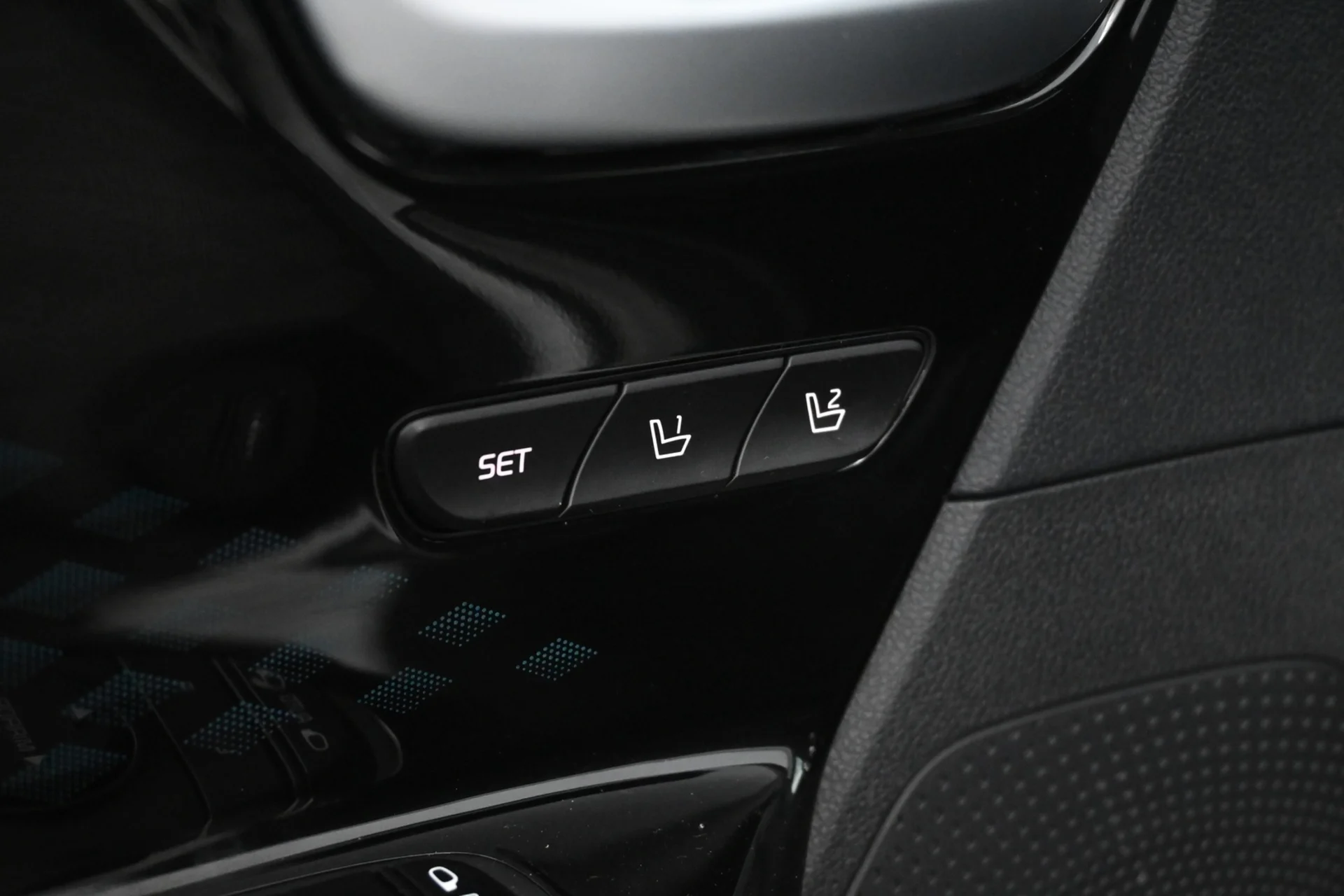 Car Image - 2ZgxaMWiTb2r2sx26KIPHe