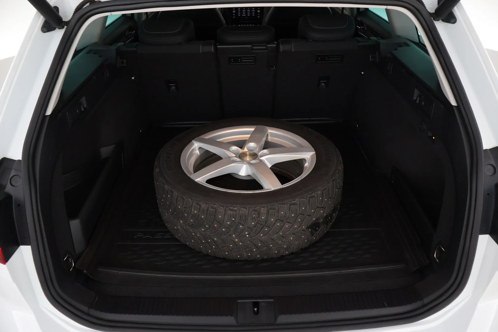 Car Image - X9WfaEfMGBUPVxn56RXbe