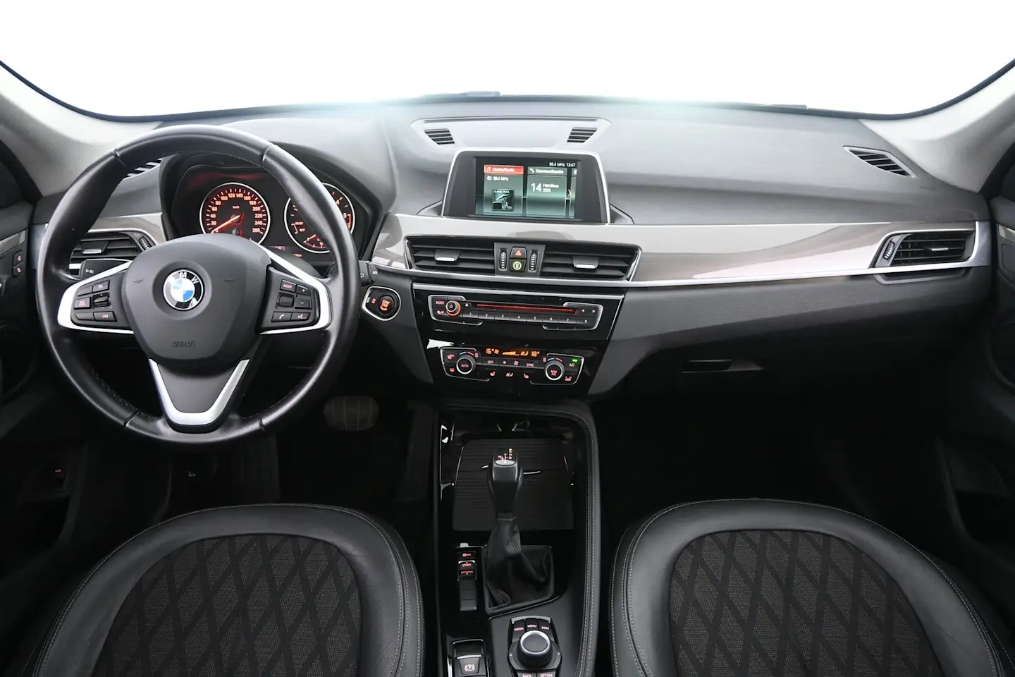 Car Image - 5udx5uuP4a9roQSjRiCfJF