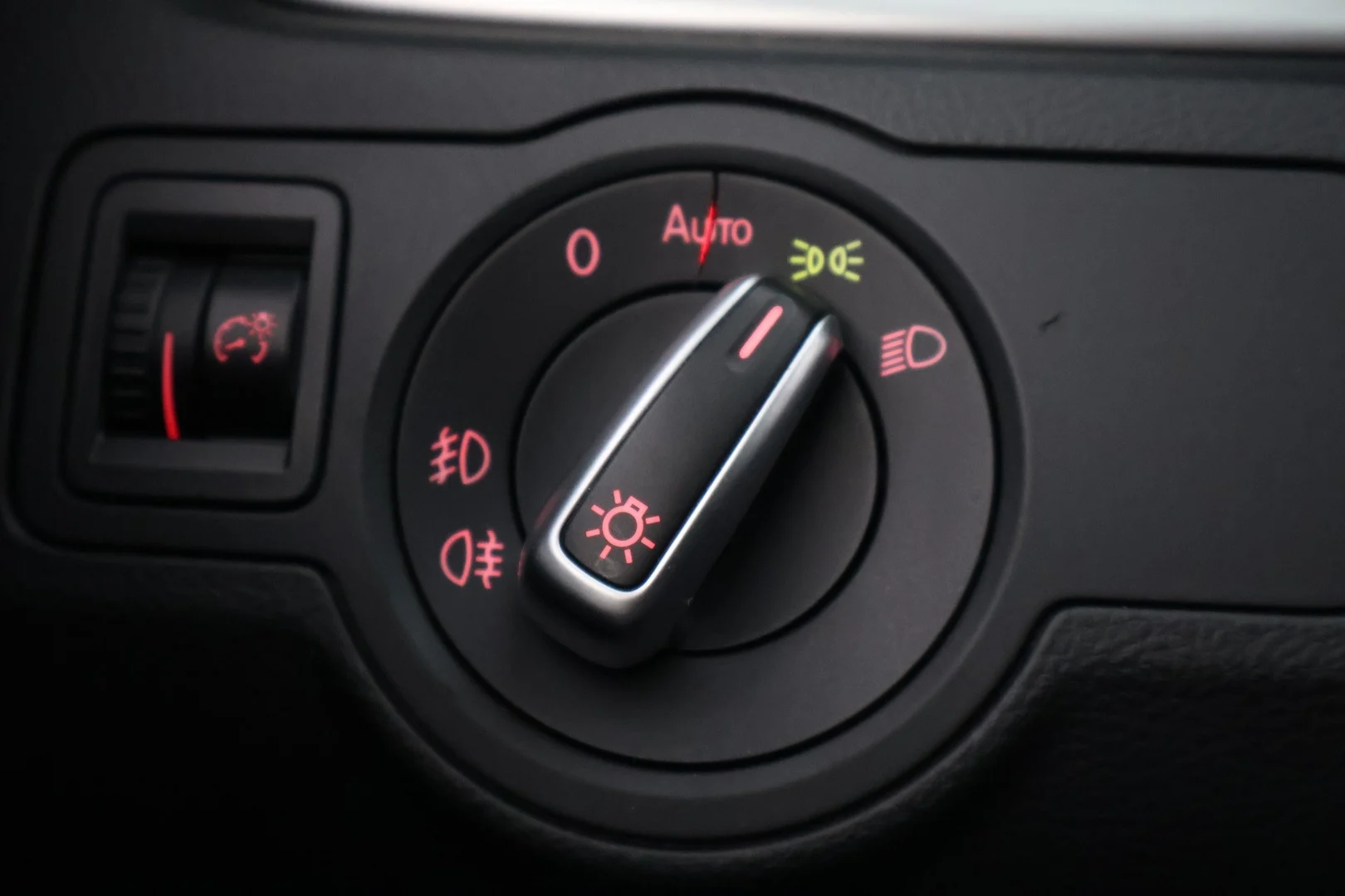 Car Image - 3NnKYC4DM78dYbcJEPJLlU