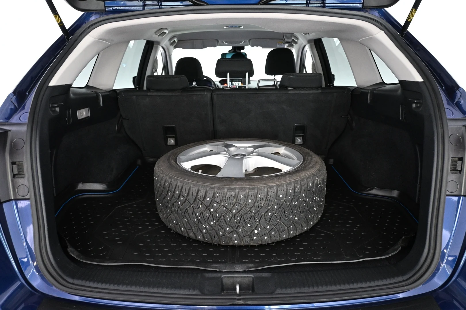 Car Image - SG2bAirrxJIwd48lUeTaB