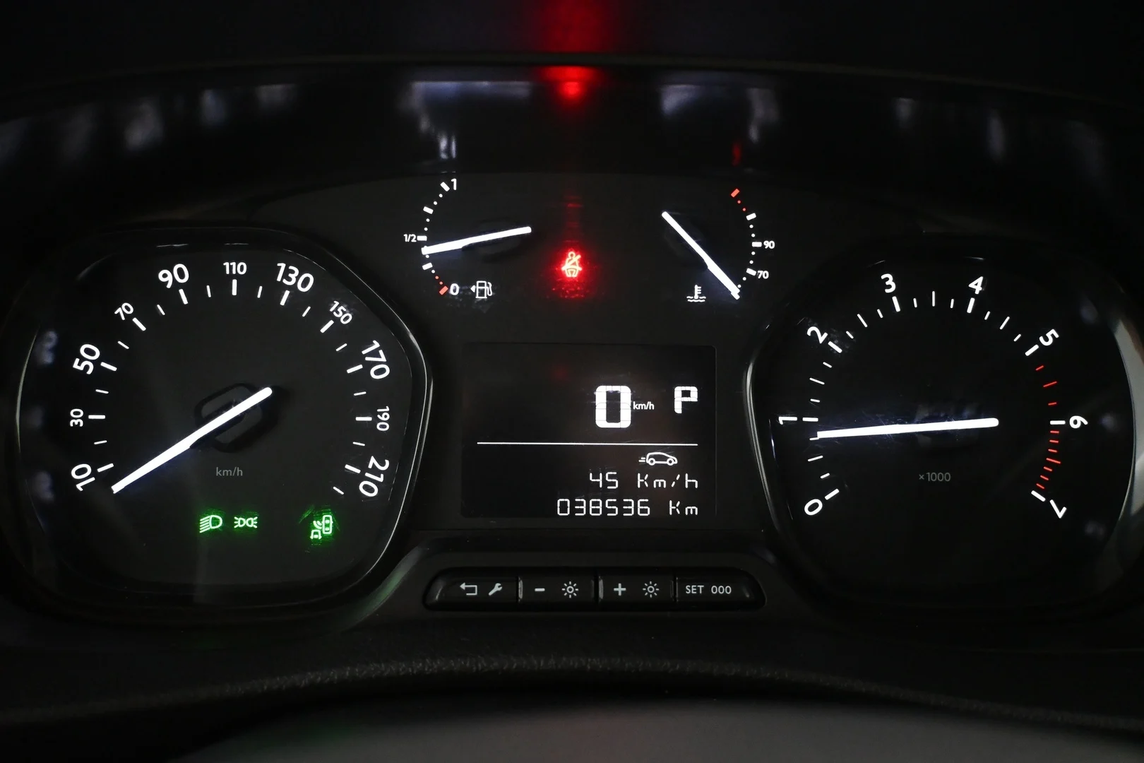 Car Image - 6x8Dh9a58tMlGGCjGAJT14