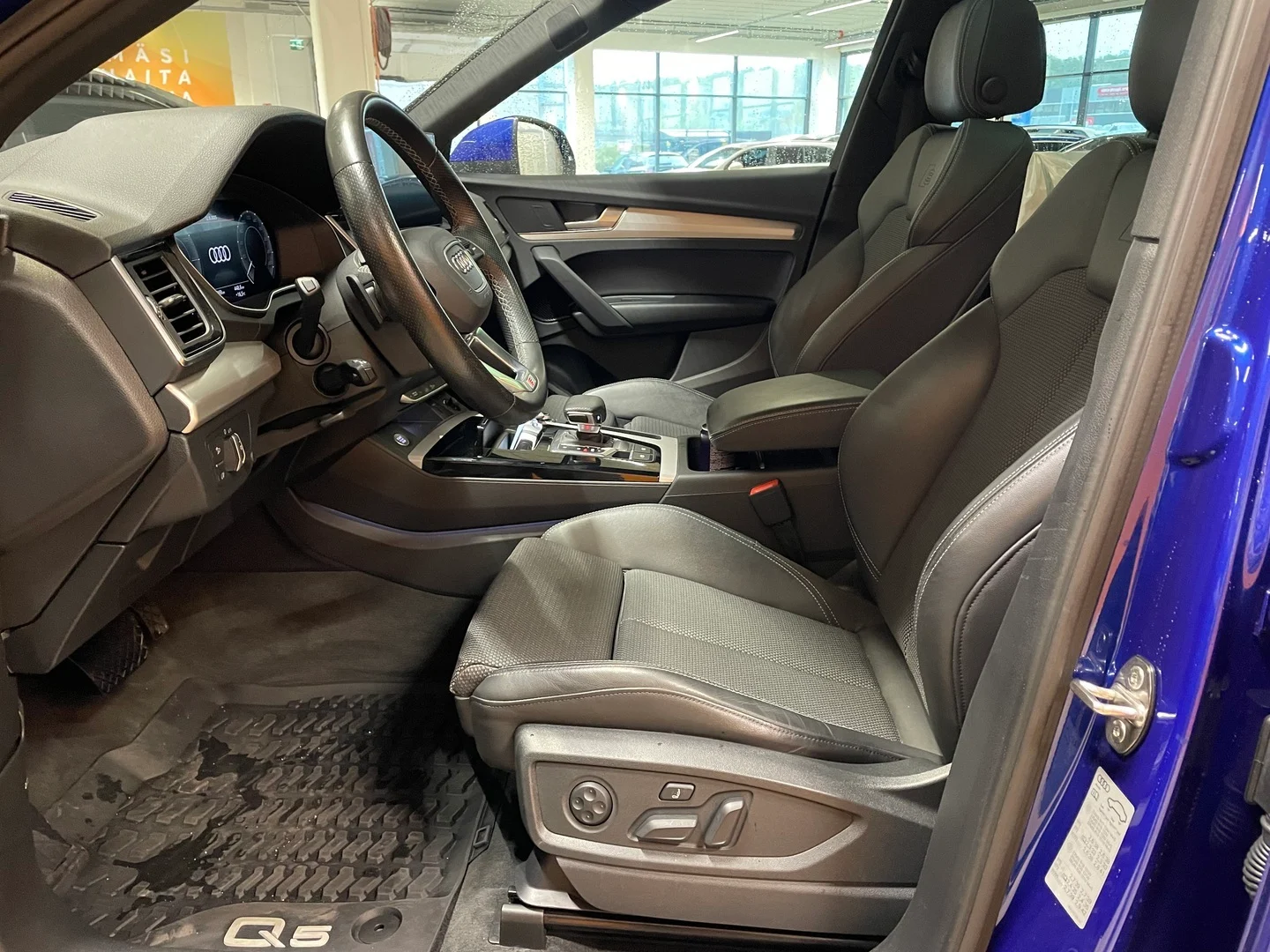 Car Image - 75v4Qw59kKZNtxHAxw21Zy