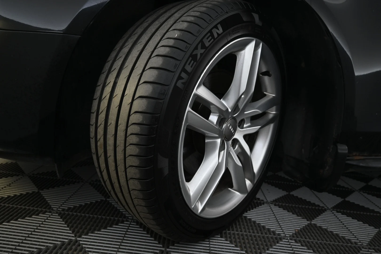 Car Image - 6wnUzD850k42O3SyLzFYYm