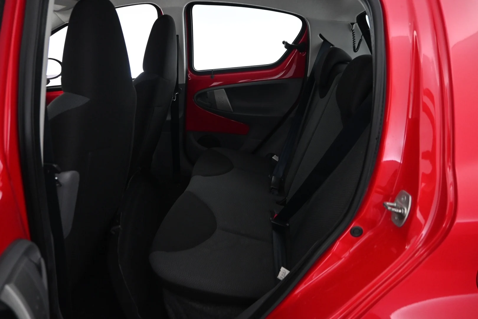 Car Image - 353TQYMRql9byLrccFGF0t