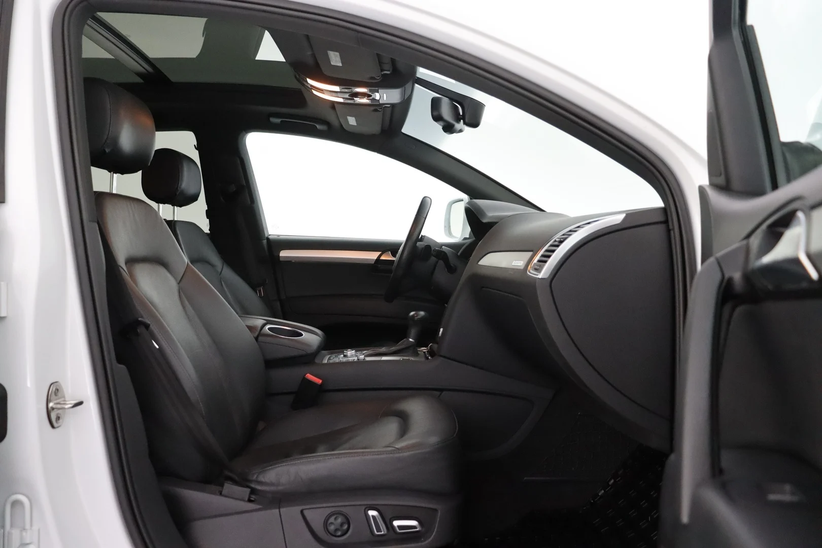 Car Image - 3Y08WY1eGKYyUMIyKKm2v8