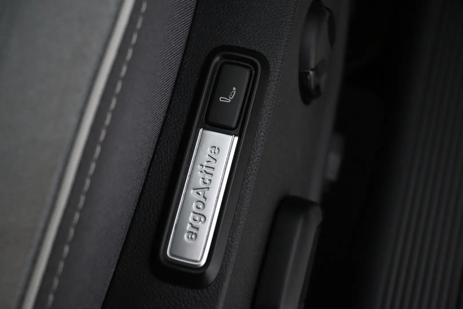 Car Image - 41UL4VmYJiX5vrIBmF1qW6