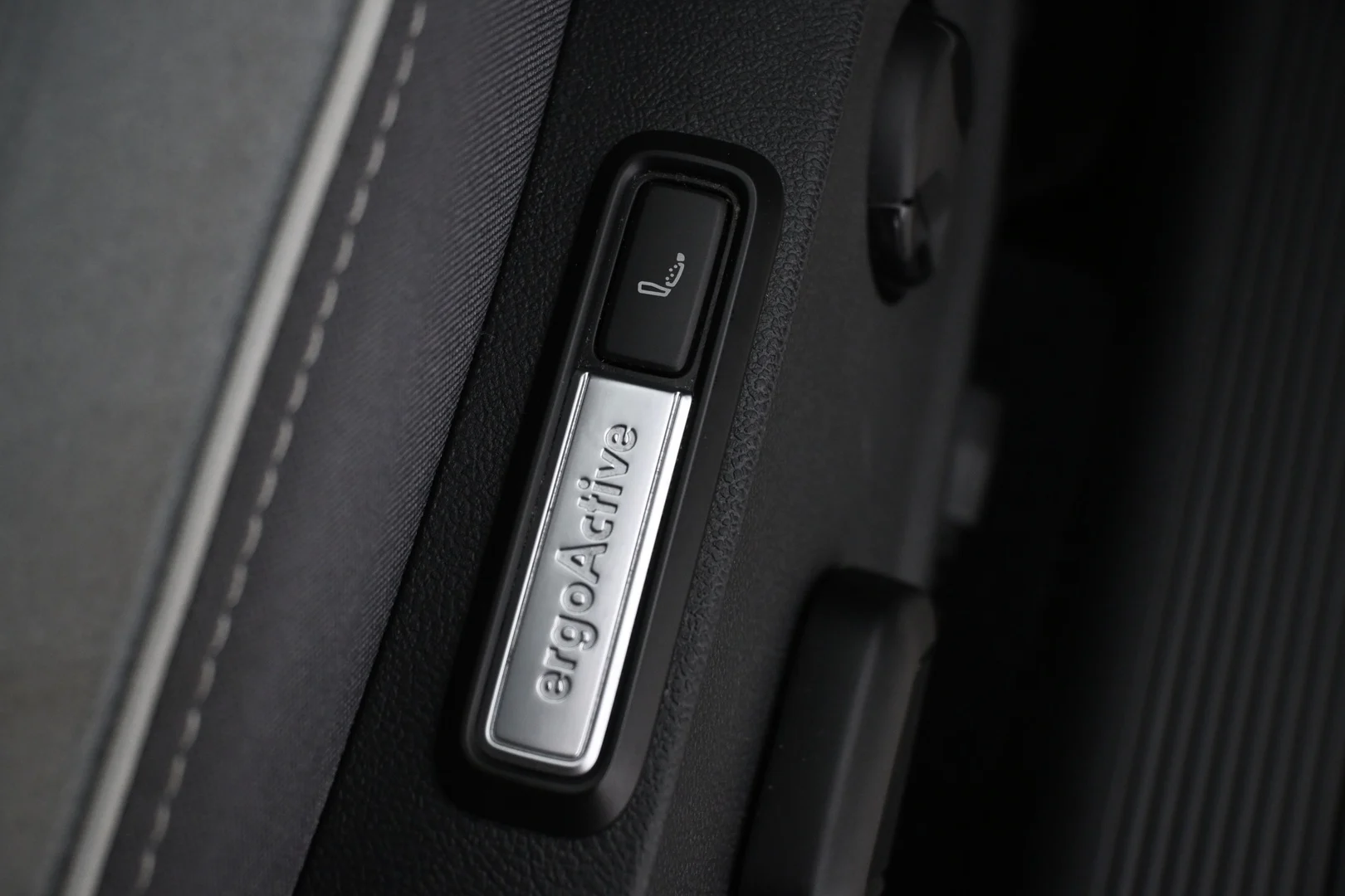 Car Image - 41UL4VmYJiX5vrIBmF1qW6