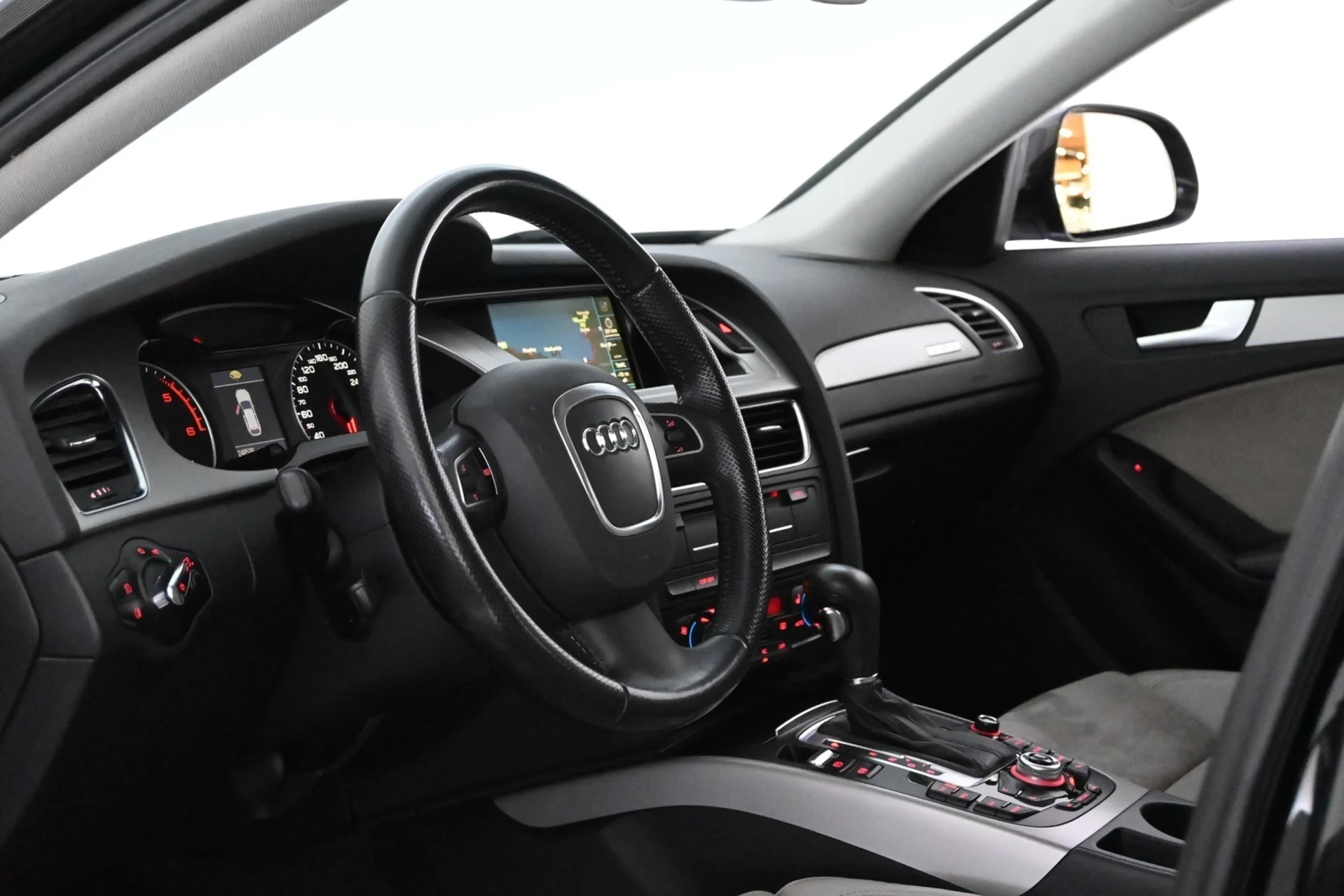 Car Image - zkEB4FGRwrl4XafVvgYa5