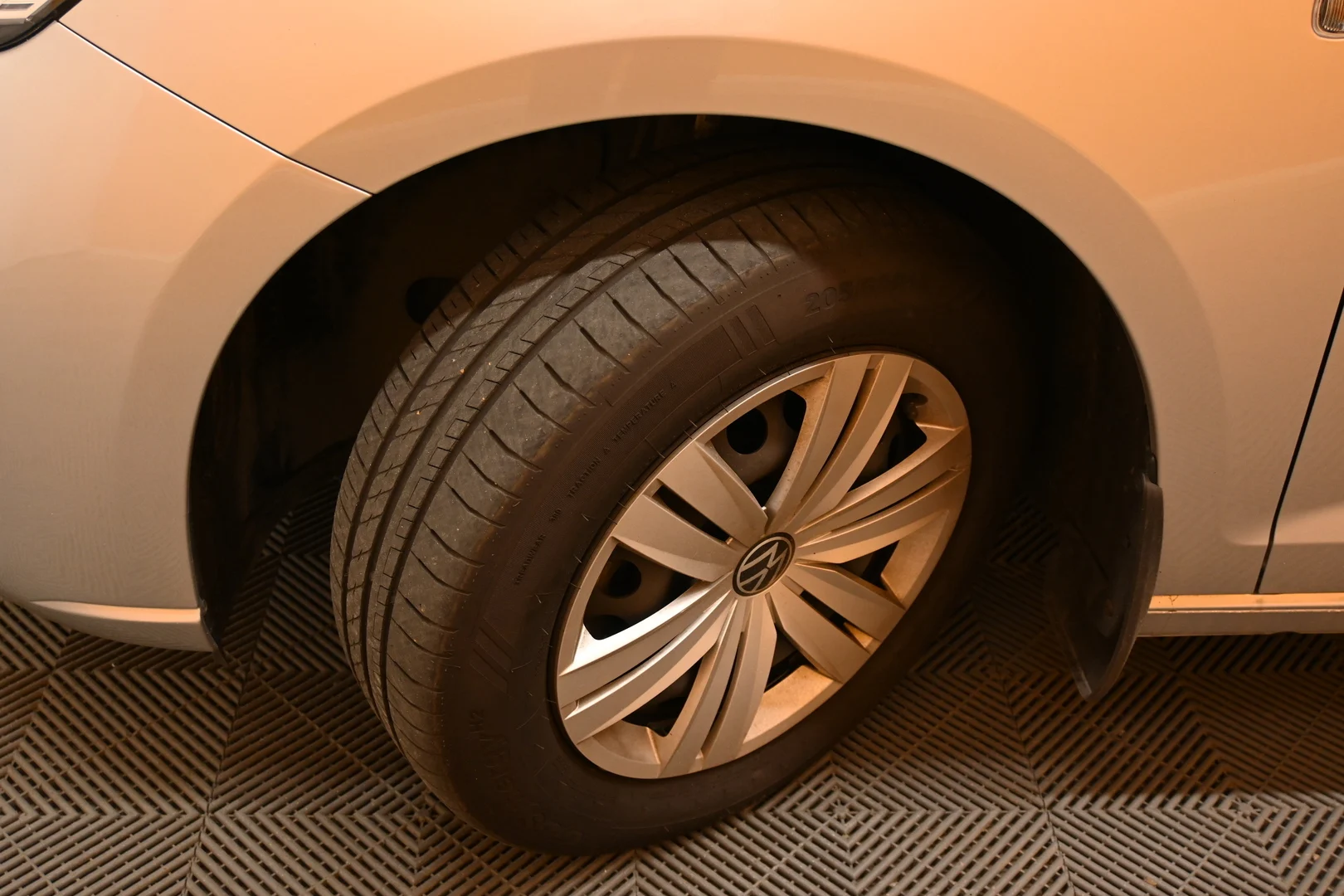 Car Image - 3Eq8y6hGiSxZAMqWzkRJxM