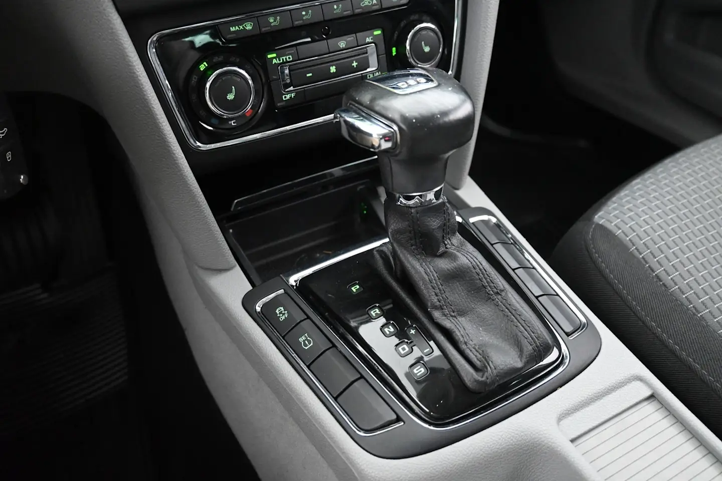 Car Image - 2UIM9TJ80thScPVWVtNHqn