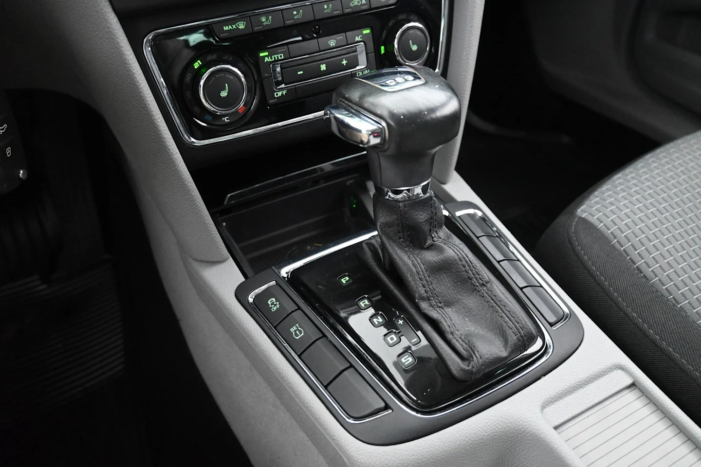 Car Image - 2UIM9TJ80thScPVWVtNHqn