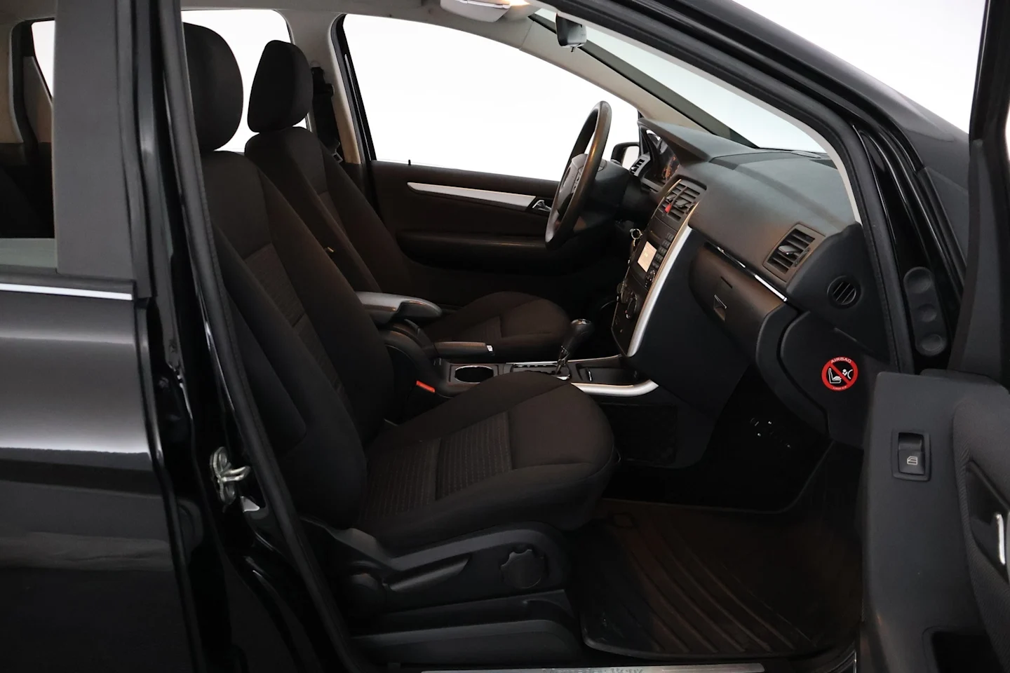 Car Image - 2pvQX6CKiB5zWtb3jeL3C0